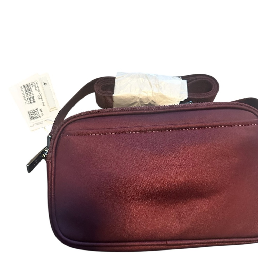 Lululemon 2L Camera Crossbody Bag in CASSIS Gunmetal Hardware NWT - Picture 2 of 7